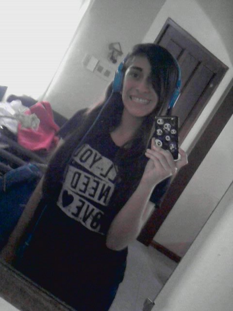 CotyLabro1D's profile picture. Cada beso que le das a alguien... Lo haces con cariño... Un golpe a una persona... Lo matas de odio...