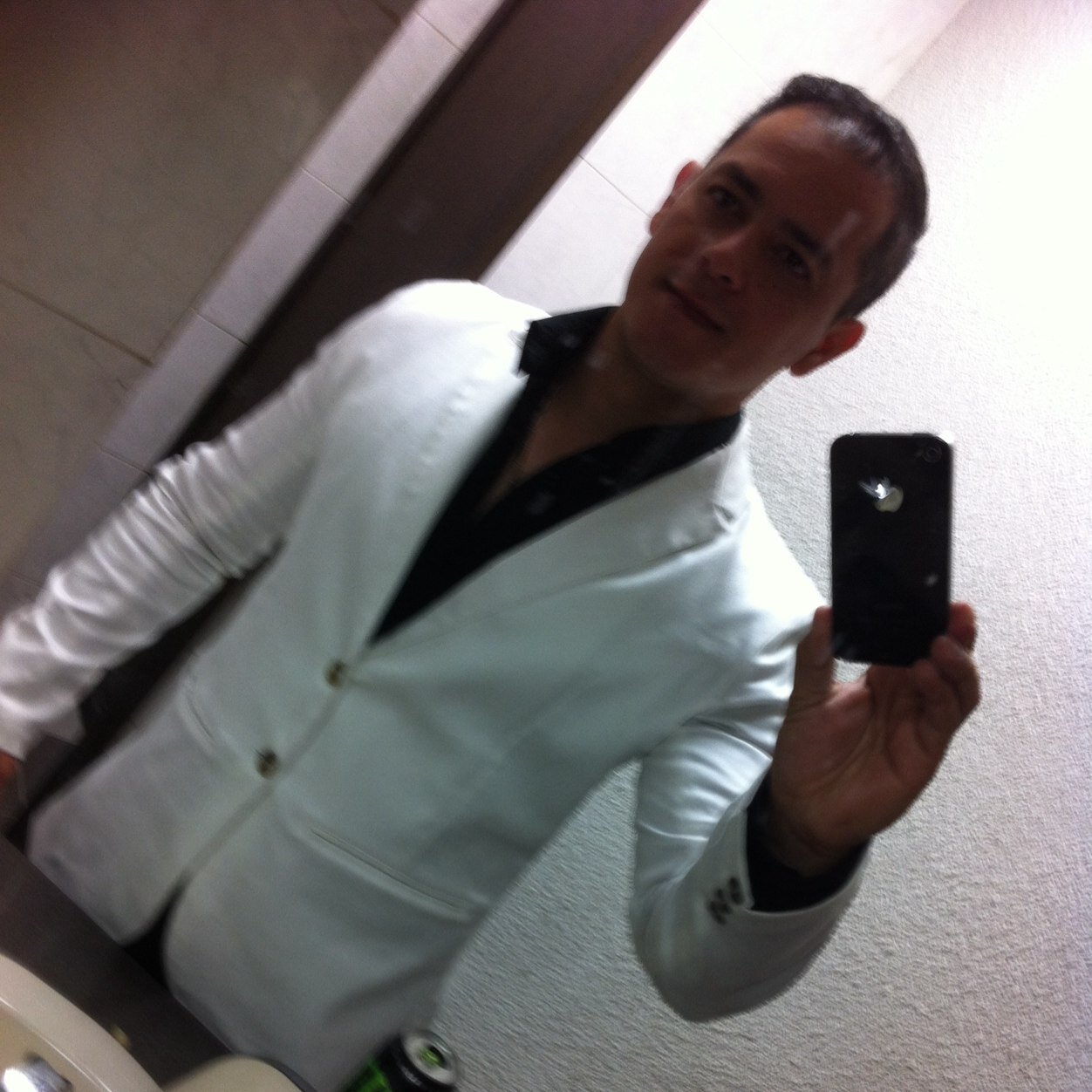 Locutor de los 40 principales Tampico y Conductor y Productor de LincolnTv- de Canal 9 Tampico. Showman y productor The Pachis Band