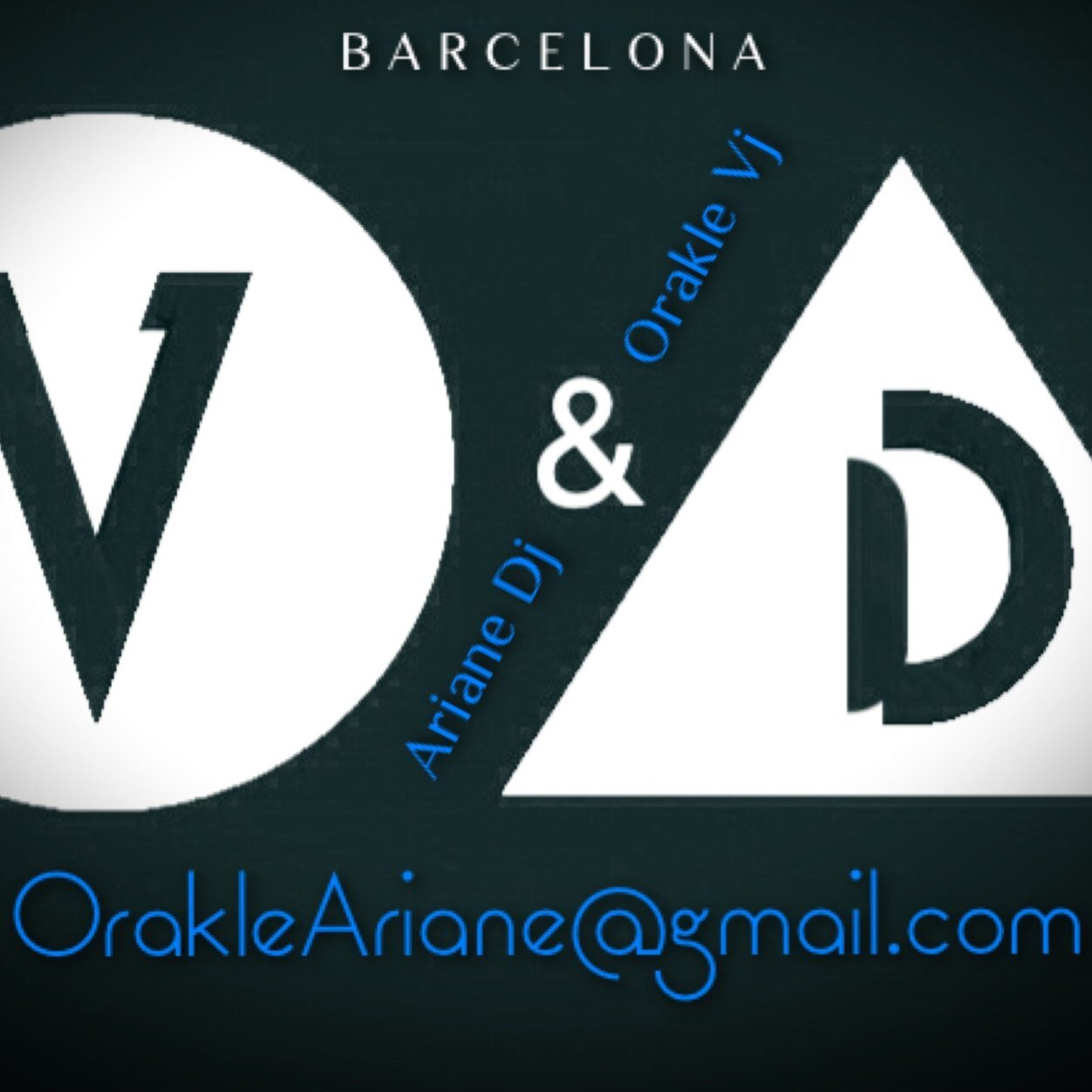 We are a team: Dj (Ariane Dj) & Video-jay (Orakle Vj). We play in music clubs, pubs, discos.... The music is better with video