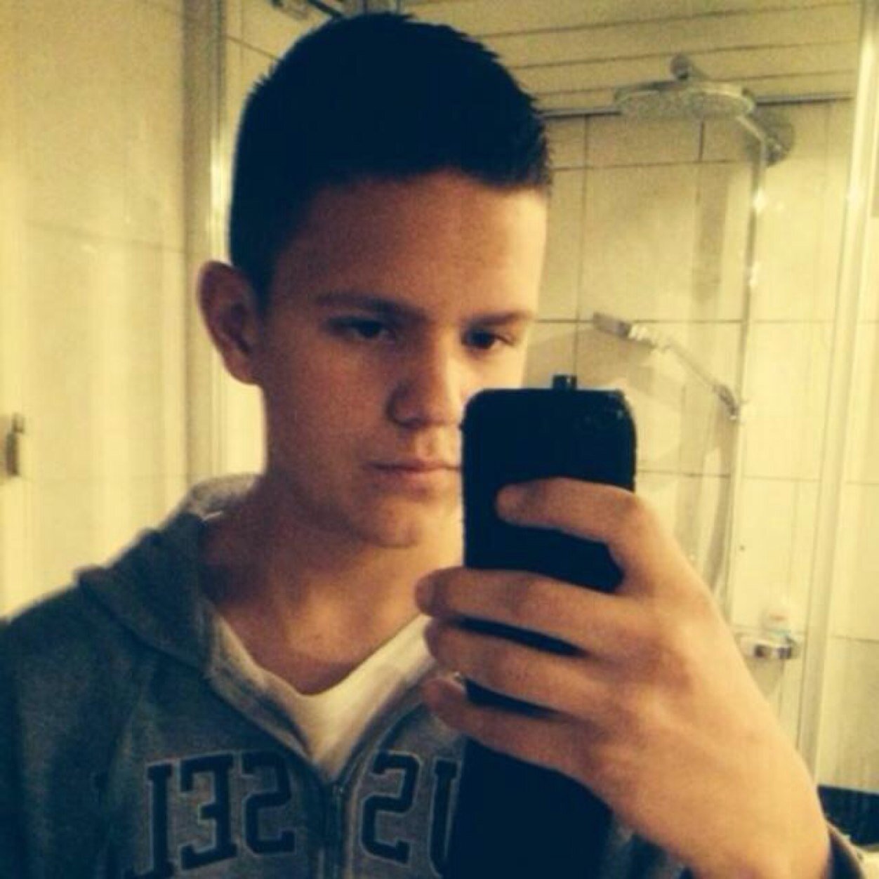 01-03-2014 esther❤️
Wwe fan sinds 2003
Kickboxing and fitness is my life