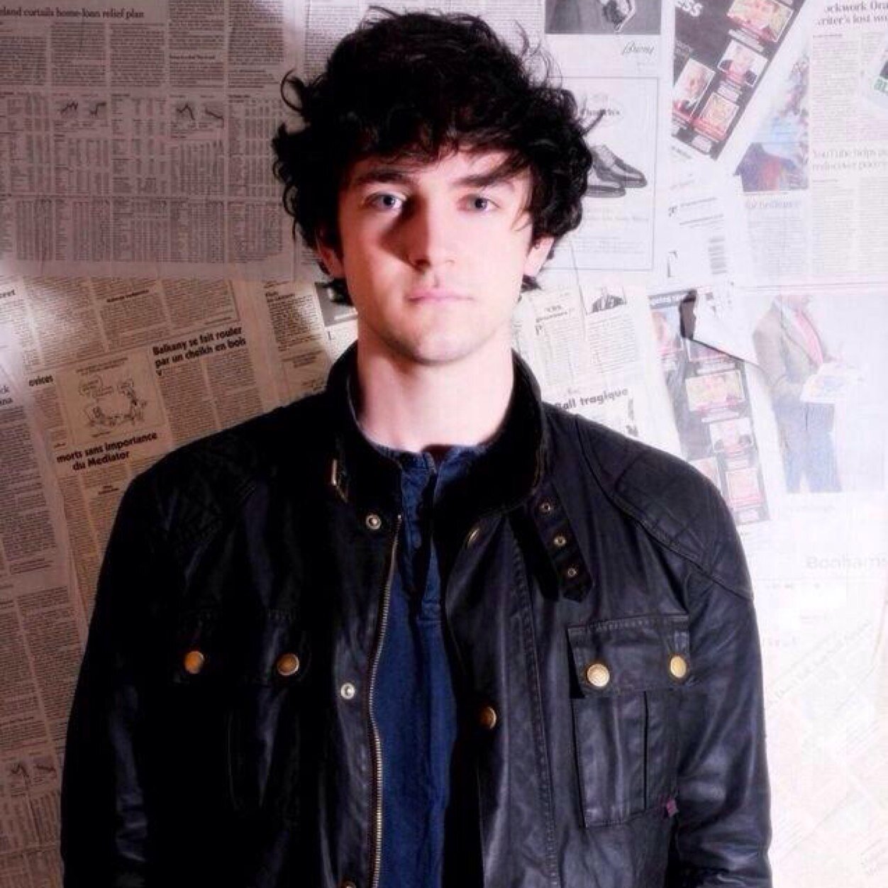 2taire2care's profile picture. R. I live a life dedicated to absinthe, art, & Apollo. ((Modern AU Grantaire RP))