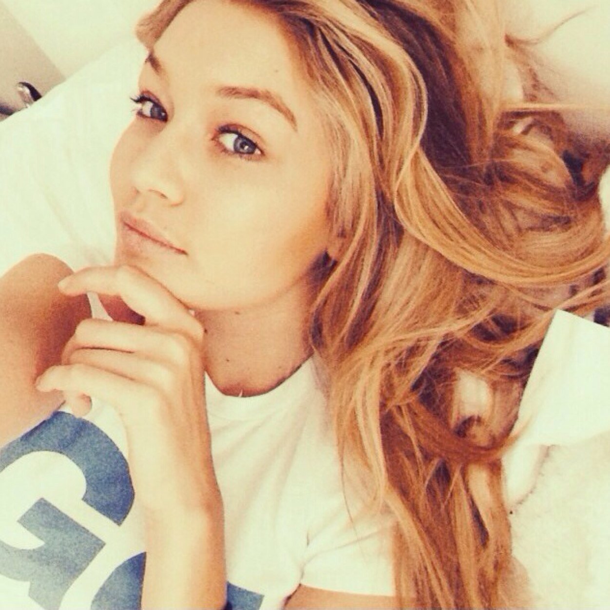 hadidgigii's profile picture. everything gigi {gigi&cody follows}