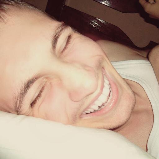 “Que a positividade esteja comigo para onde eu for. Que Deus me ilumine em qualquer lugar que eu estiver. Que a negatividade se destrua com a dor... .” - ✱