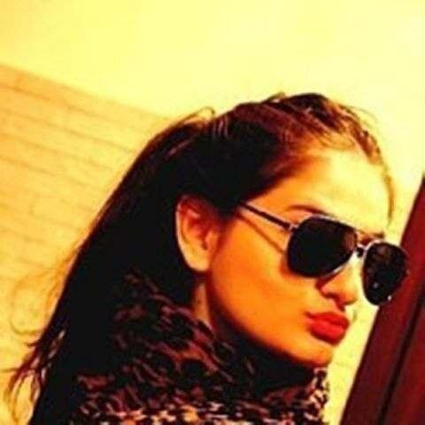 devojce91's profile picture. Македонско девојче,
китка шарена,
во градина набрана
дар подарена...