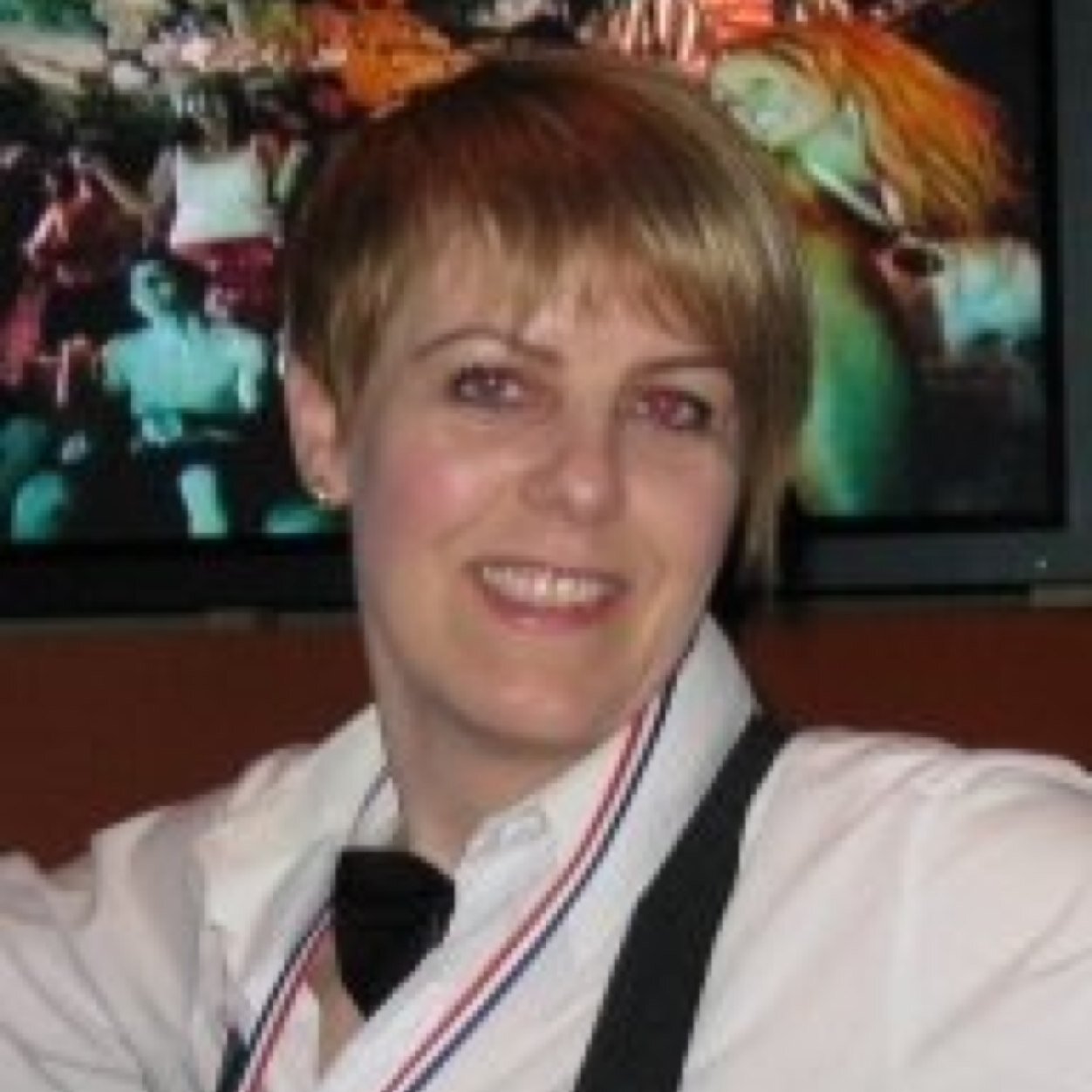 Female-live in Iceland-work in IT management-love to eat healthy, workout, all kind of IT stuff, love music, movies and travelling.