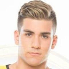 Competidor de Calle 7 Ecuador, Capitan del equipo amarillo, beisbolista. Agradecido de Dios totalmente. Enamorado de la vida, de mi familia y de Dios