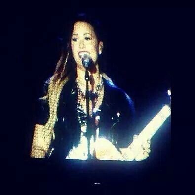 #GRACIASDEMIFROMECUADOR   @ddlovato ♥ i love you :')