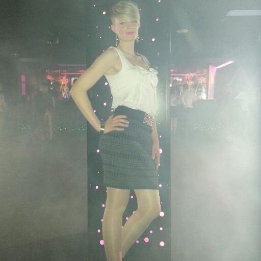 Selenedd's profile picture. Live in Paris ;)
I like: House music, Rnb, Rock, Minimal, Zouk, Dubstep... Travel, cooking, dance, Fitness & swimming