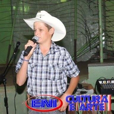 eu sou um menino educado,brincalhão,feliz,amoroso,carinhoso e serio na hora que precisa