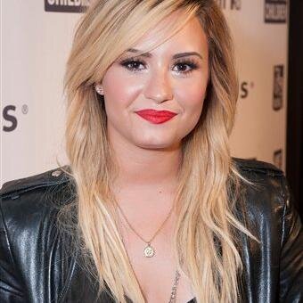 16 anos, lovatic, tricolor e pisciana.