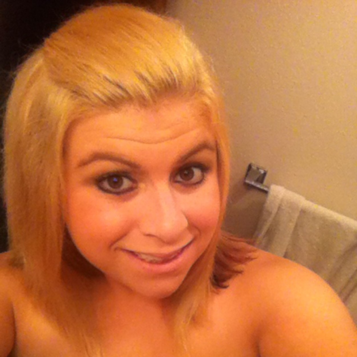 Hi im Alyssa.. Love to have fun!! Like work and graduated from college!!