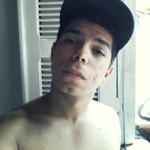 Um Adolescente Estranho. Chato, simpático e moralista.