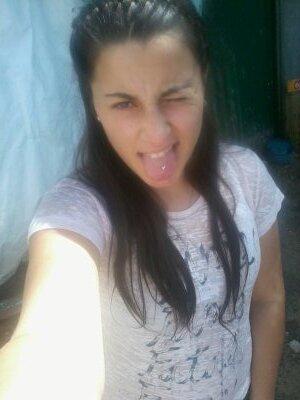 Hola soy de uruguay tengo 15 años amo a Justin Bieber..  Me gusta pasar tiempo con mis amigas.