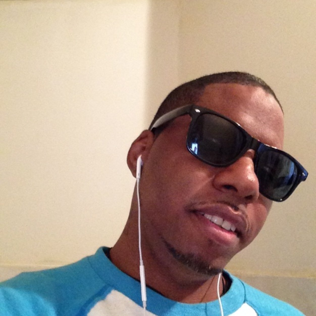 gettin to dat paper in tha 718!!! nyc till tha death of me!! #officialpaperchaser follow me I'm goin places!!! I tweet real sh*t everyday sh*t!!!
