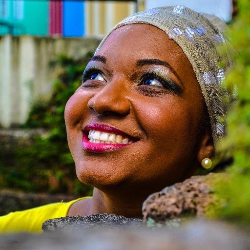 Adoradora...Pastora....Esposa do Pastor Ed Lima....Mãe de Sarinha.Baiana que faz música Baiana....Som de Tambor....Pastora na Igreja Salvador às Nações.