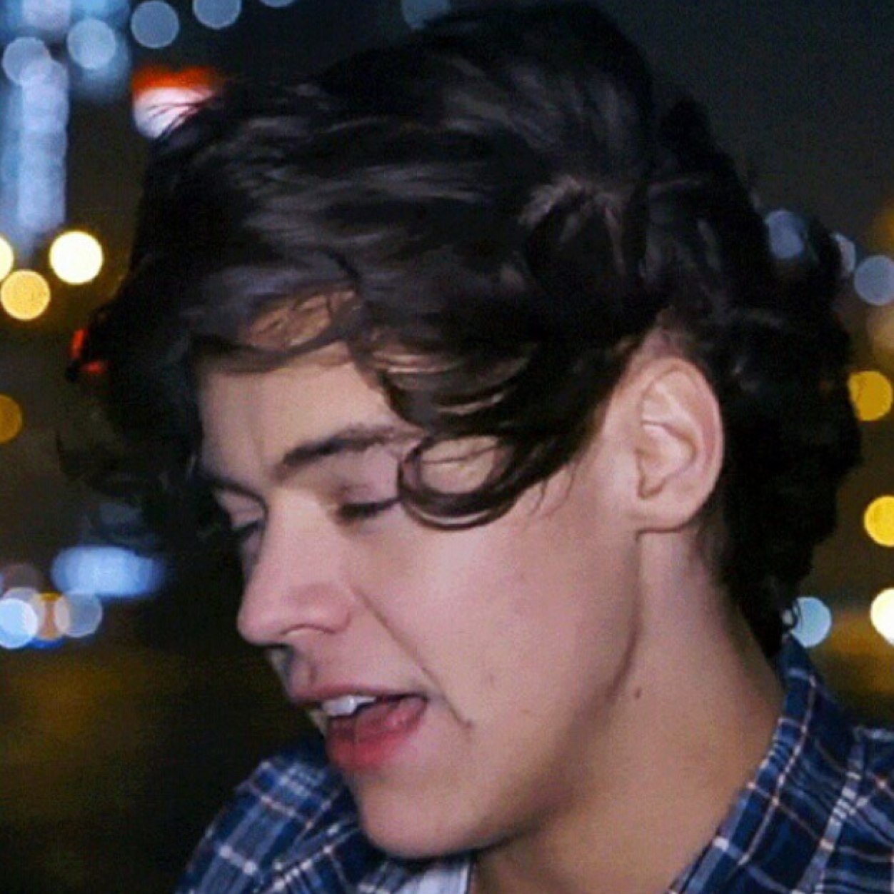 I am just a Teenage girl who is in Love with Harry Edward Styles.