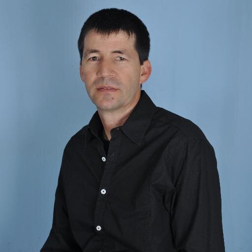 Antioqueño, Adminstrador de empresa; enamorado de la vida, las cosas positiva y mi bella familia. Nunca triste,nunca aburrido,nunca pereza.