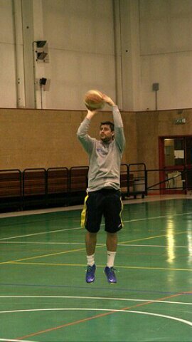 giocatore d basket mezzo fallito..e un grande sogno..conoscere il capitano Zanetti.!!