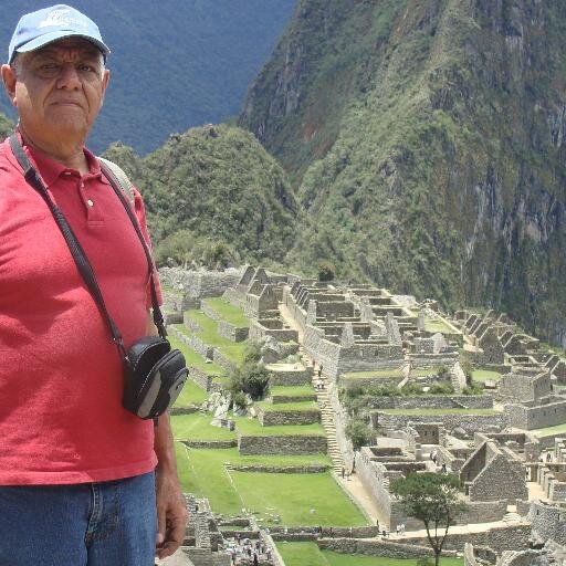 Hincha del Quito, ingeniero civil, defensor del Patrimonio de Zaruma 
casado, tres hijos, ocho nietos