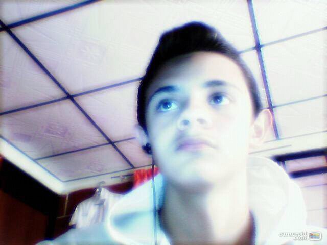 hay momentos en los que uno desea mandar todo a la derrota pero siempre existirá esa persona que te apoyara para que no caigas y salgas adelante