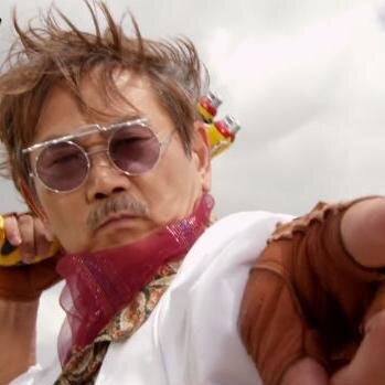 GABURINCHO. DOCTOR ULSHADE! THE FIRST KYORYU VIOLET. GENIUS INVENTOR. Oww my back!~