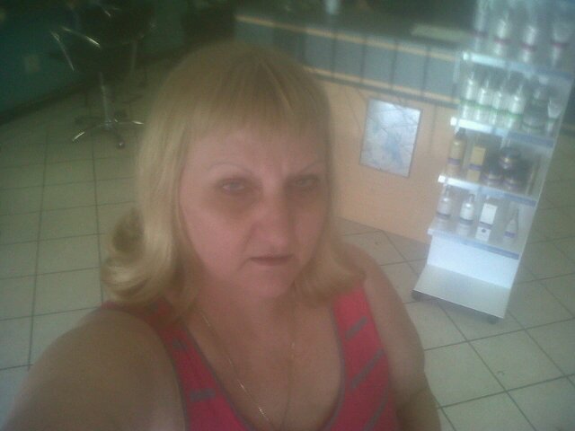 51yrs,blond,1,65m,blue-grey eyes,chubby,sosial,funny.