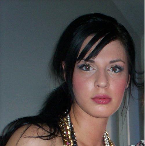 Make-Up Artist