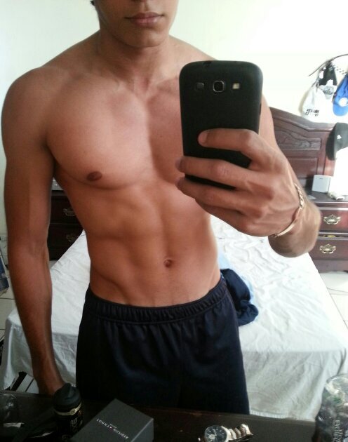 Deportista, adicto al gym, buena onda, sencillo, divertido, simpático y más... instagram: emiliobisteni