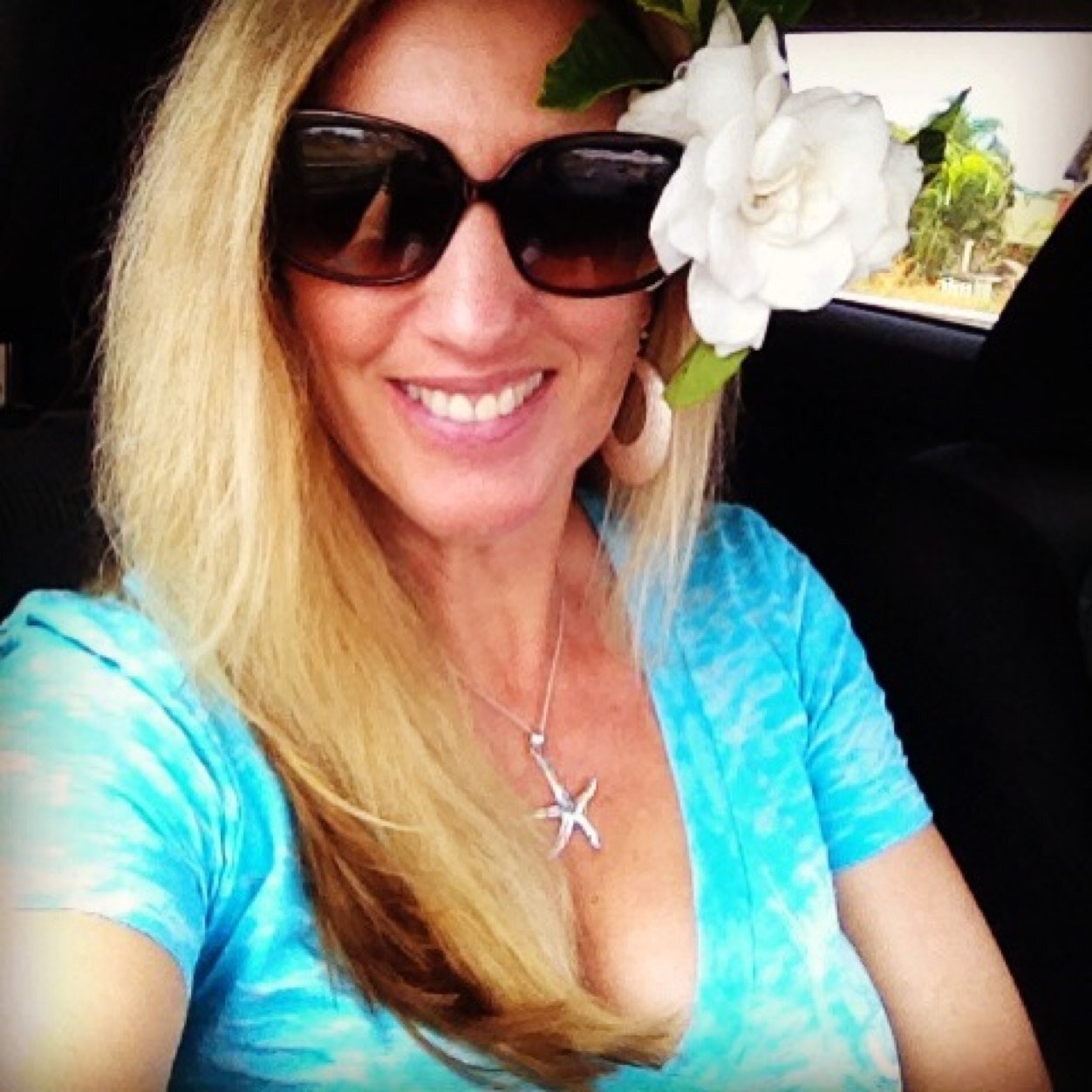 Aloha! I live in Maui, Hi. I love beauty, fashion, and encouraging others. Married to a Rockstar!