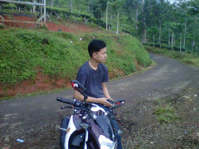 vier_nurse's profile picture. sulit melampaui ego orang lain, tetapi lebih sulit melampaui ego sendiri