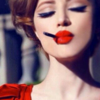 ابيـك حلم مَا يستوعبہ أي تفسيـر  
و ابي اعيشك واقع صعّب لَـ غيري يطوله ..!”