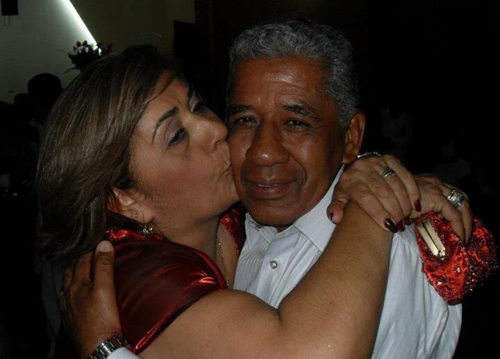 Lic. en Derecho, Mamá de una hermosa bebé, apartidista, lectora, adicta al café y cierto tipo d música. Disfruto de las oportunidades y retos que me da la vida.