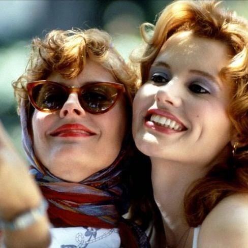 Dos hermanas y un blog en el que compartimos nuestros gustos por la moda y la belleza, el vestuario de cine y la marca española.
