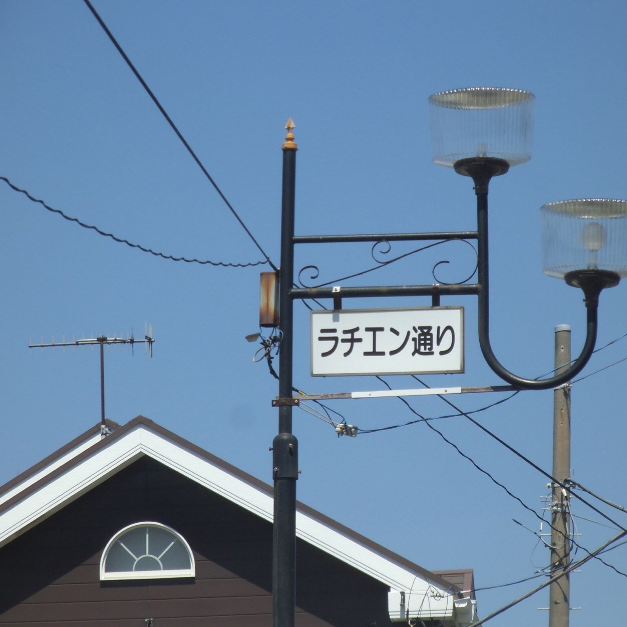 作ったXmas粘土細工にホッと和む時間と毎日の混んだ電車内で思わず くっすと笑っちゃうような毎日が1日１回でも訪れれば