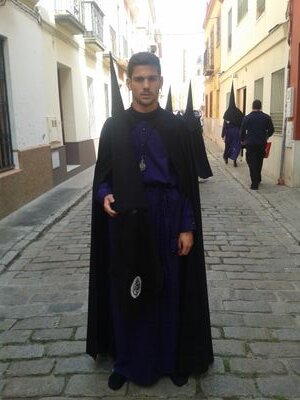 Amante de la Semana Santa y del Futbol.