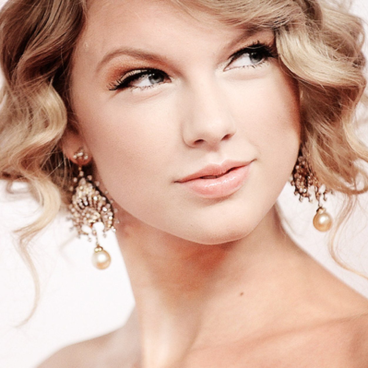 This is a swiftie fandom page
