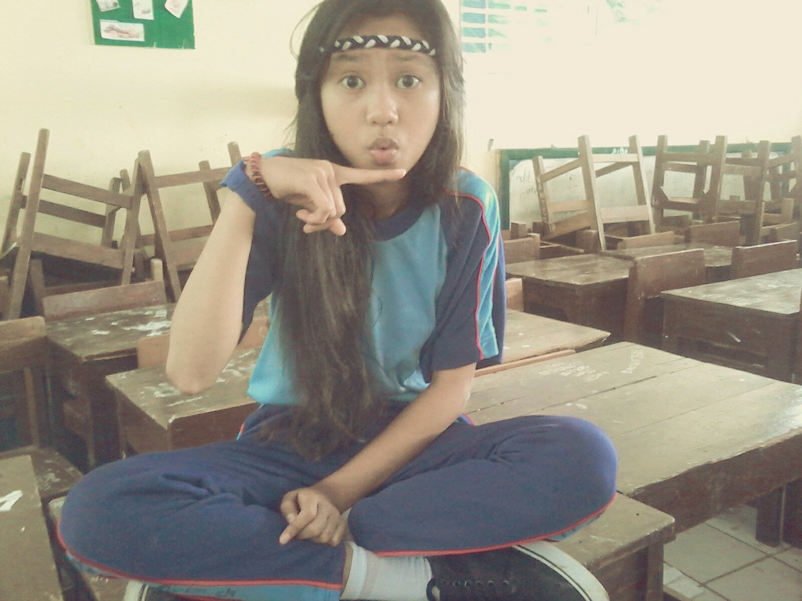 Hai! 020199 Capricorn
Follback ? mention aja:)