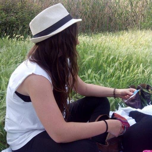 95/.Con musica la vida suena mejor//Sindrome de ceguera// Antifa siempre//Extremeña de bellota :))