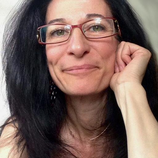 Periodista, orientada a la proyección informativa, creativa y promocional de la #Comunicación y la imagen de marca. Hermanada con https://t.co/lX6RpExaoK