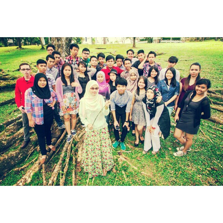Hello :) don't update often.family comes first.LOVE EATING.ok.thats not the point (Y)