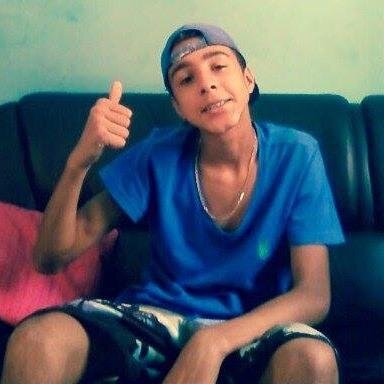 tenho 15 anos, meu signo é capricórnio, gosto de divertir de qualquer maneira, gosto de sair com amgs,  curto mt o funk, rap td, menos rock, eu num curto mt nao