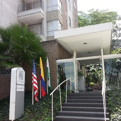 Hotel Cyan Suites Medellin, Localizado en el sector El Poblado, cerca de las principales zonas comerciales y financieras de Medellin.