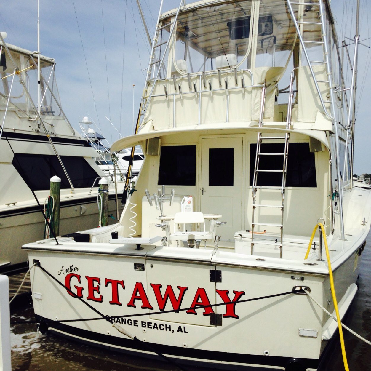 Fishing Charters for the family, kids, 1st time anglers and experienced anglers. We offer two beautiful Hatteras sport fishing yachts for your fishing comfort.