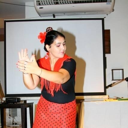 Amante de la danza española, el flamenco, el ambiente y los animales