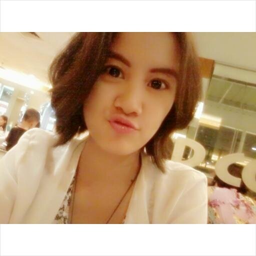 SherlyAstri's profile picture. Simple