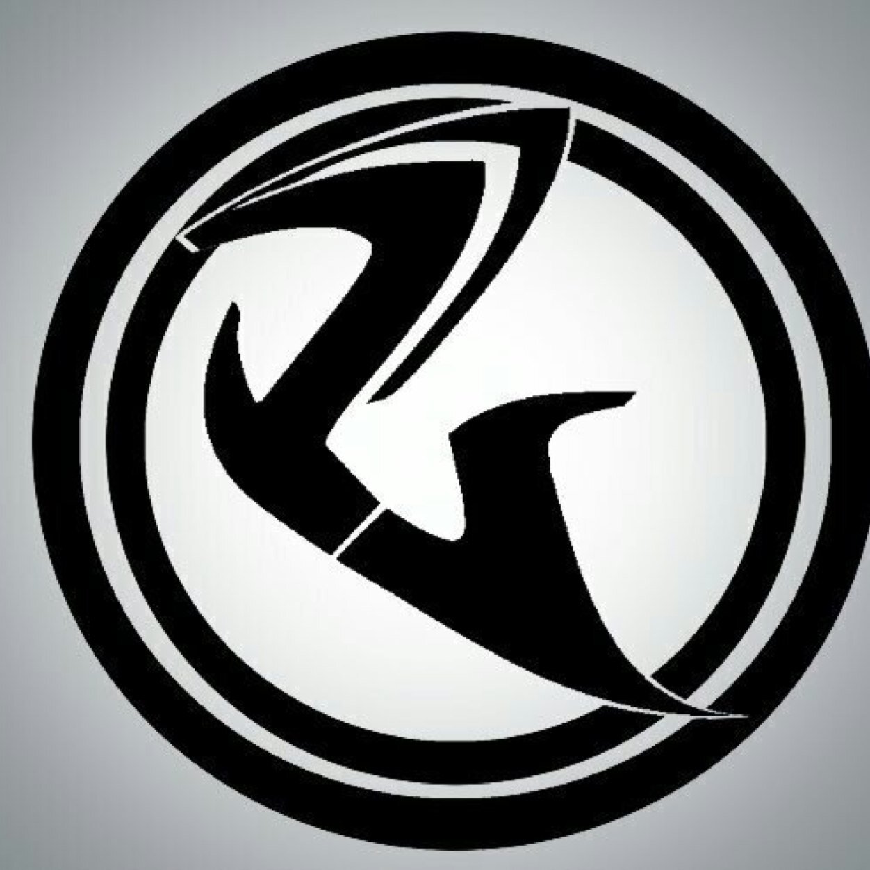 Founder and Leader of Lynx! We need players and editors. I might accept one more gfx if their really good!