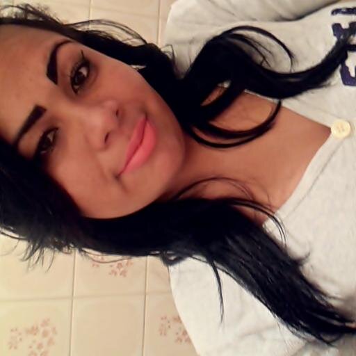 “ Olha quem é essa que mudou a emoção, vigarista no olhar o par perfeito de um vilão, corpo sensual e um sorriso diferente ♪.” rssㅤㅤㅤ