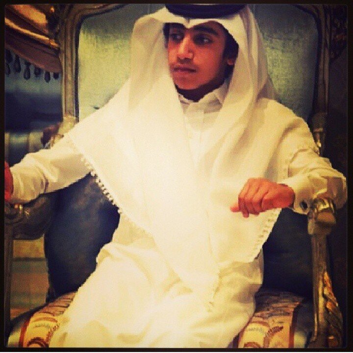 ‏‏حسسابي الرسمي عزيز للأشعار   (رحم الله امرا عرف قدر نفسه )