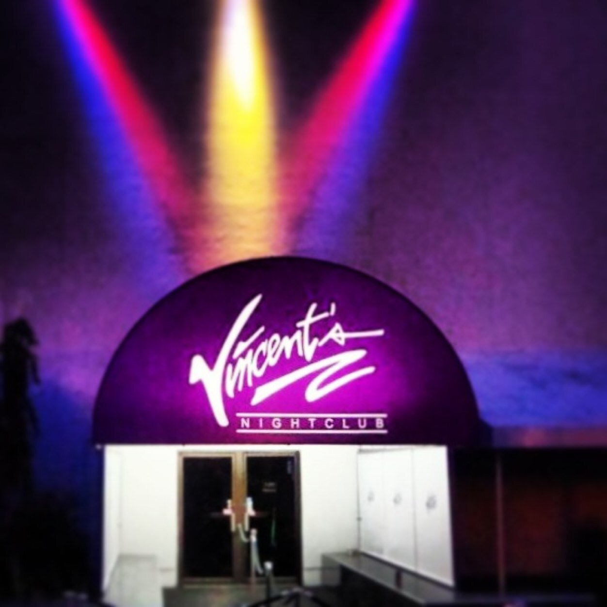 Vincent’s is an upscale nightclub located in Randolph, Ma. Plenty of free parking and an experienced staff. Vincent’s also offers the finest VIP bottle service.