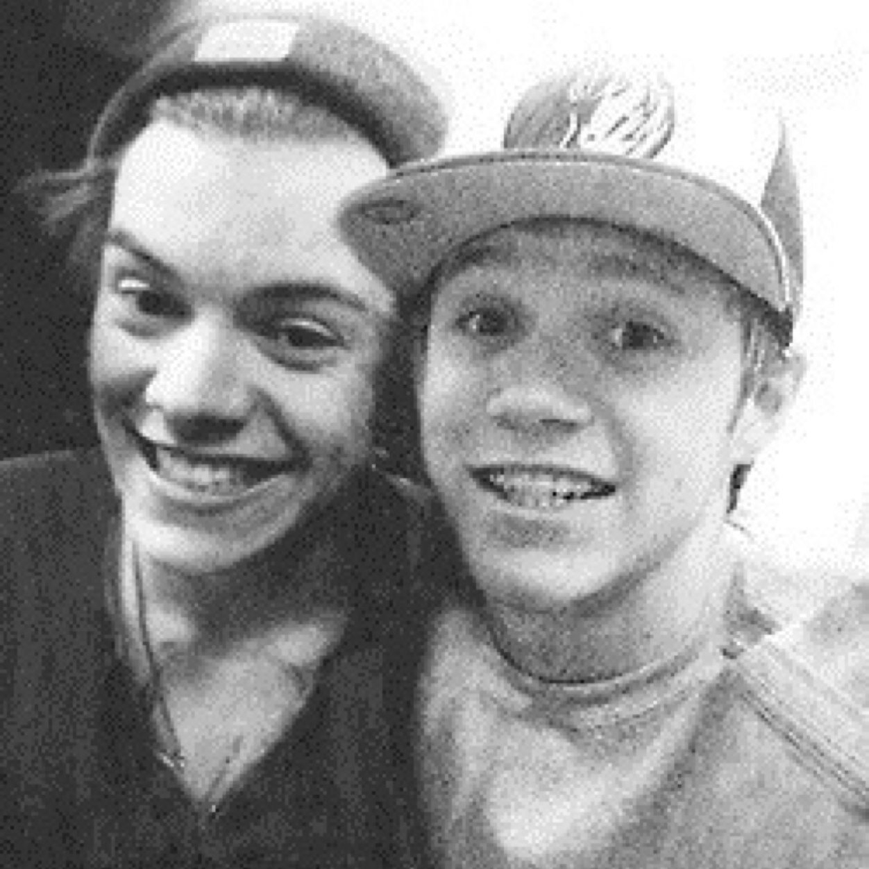 only the best of harry styles and niall horan. ✧*:･ﾟ*:･ﾟ☆ other: @tommophotos.